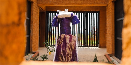 Exhibition Recap: Aso là ´nkí, kí a tó ki ènìyàn – We greet the cloth before we greet its wearer